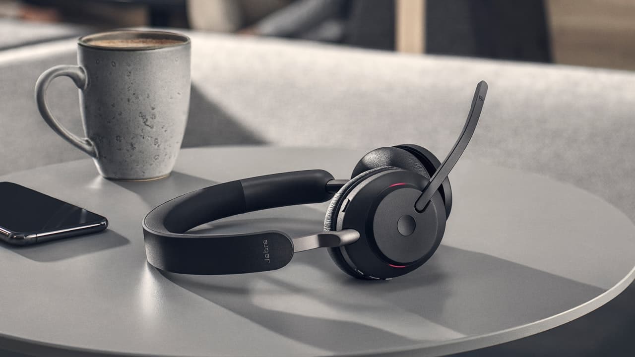 Jabra Evolve2 65 Lifestyle Image