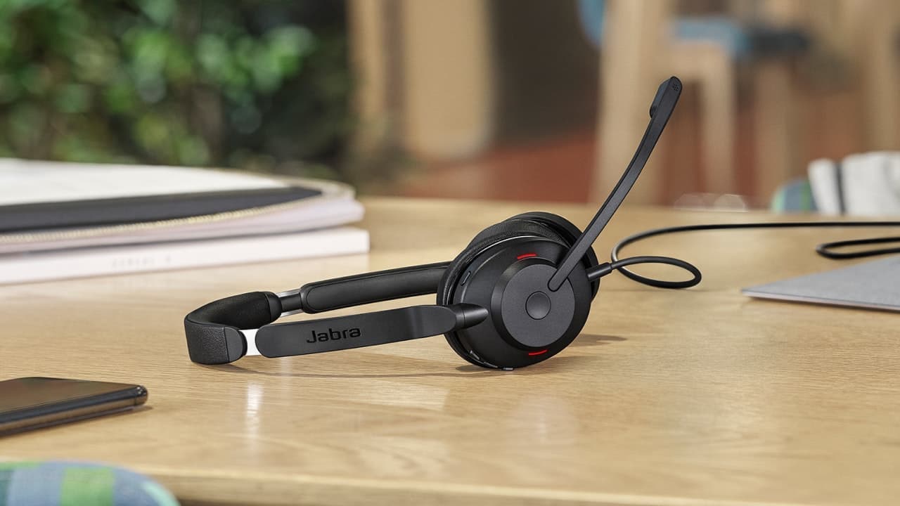 Jabra Evolve2 30 SE Lifestyle Image