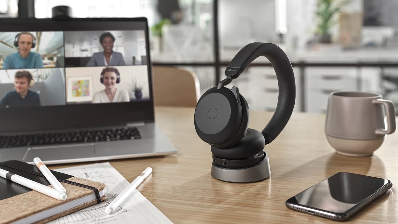 Jabra Evolve2 75 Lifestyle Image